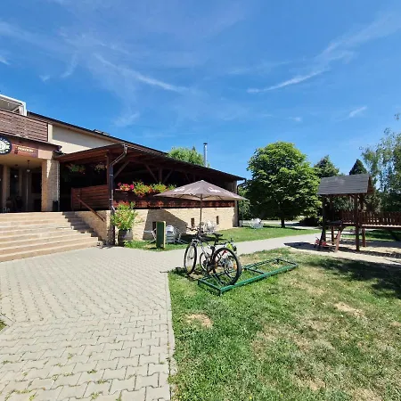 Topolský Pivovar, Restaurace A Penzion Topolná