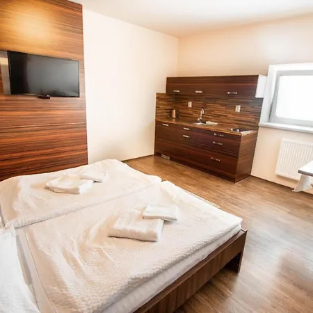 Topolský Pivovar, Restaurace A 3*