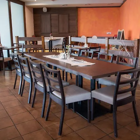 Topolský Pivovar, Restaurace A Penzion Topolná