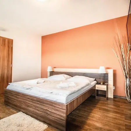Topolský Pivovar, Restaurace A Penzion Topolná